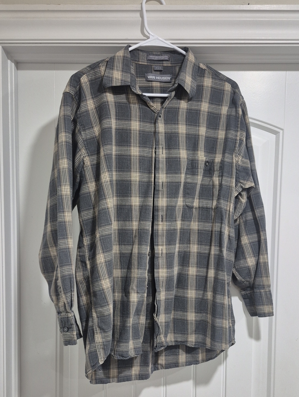 Van Heusen Men's Grey Plaid Button-Down Shirt 100 Cotton